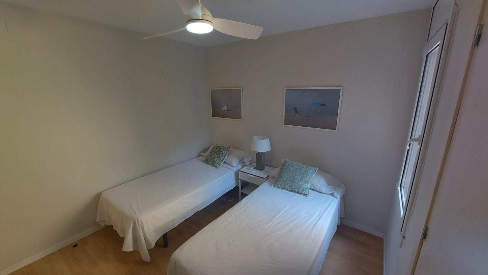 1ª Linea Reformado Y Frente Al Puerto Deportivo Firmamos Contrato Si El Cliente Lo Solicita Aunque Es Necesario Hacer La Reserva Para Poder Comunicarse Hospitalet De L'Infant Exterior photo