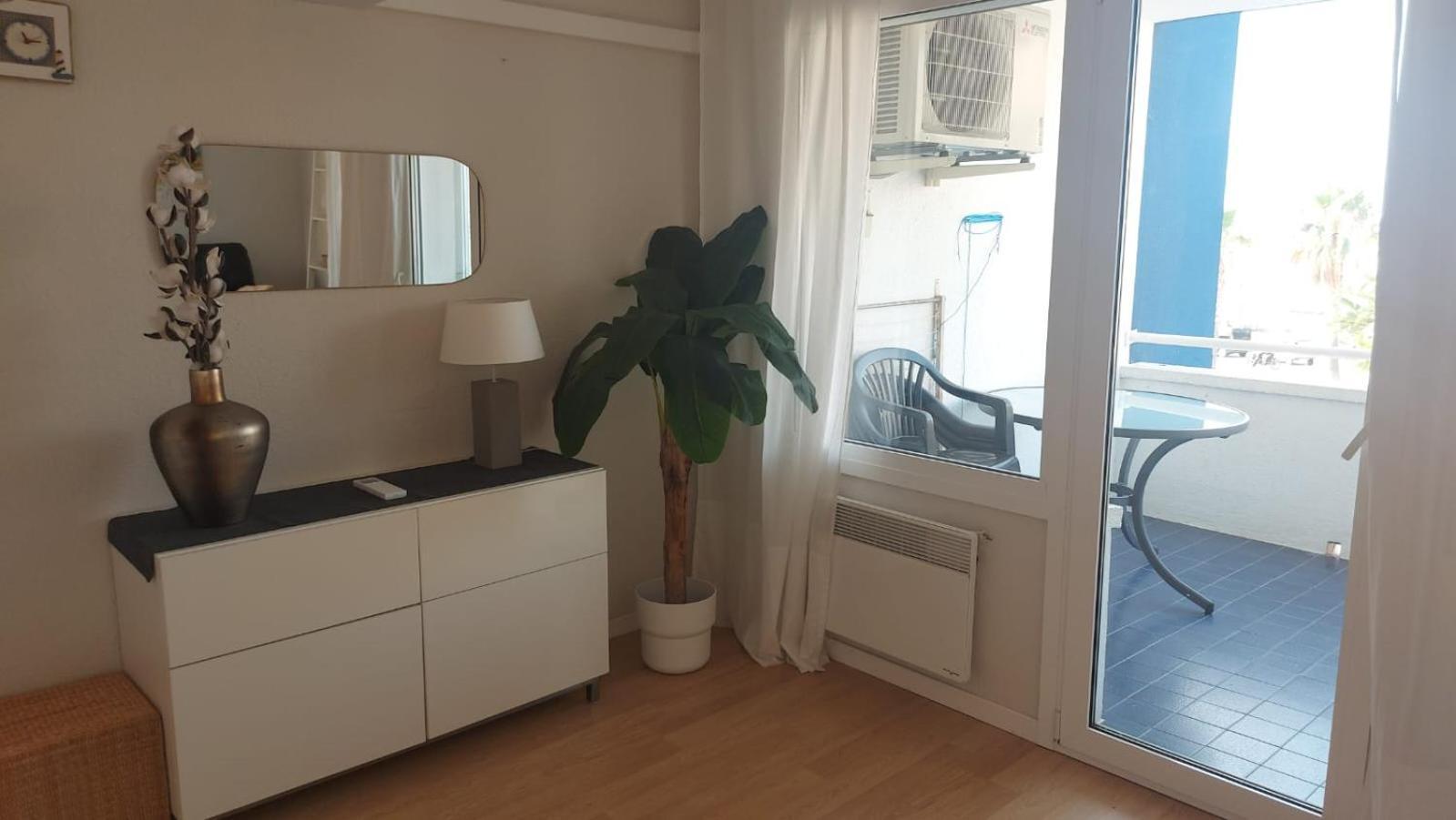 1ª Linea Reformado Y Frente Al Puerto Deportivo Firmamos Contrato Si El Cliente Lo Solicita Aunque Es Necesario Hacer La Reserva Para Poder Comunicarse Hospitalet De L'Infant Exterior photo